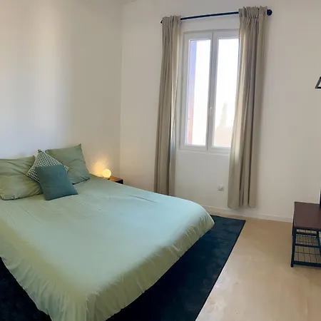 Chic, Charmant Et Lumineux ~ Design 2 Avec Balcon Apartment Sete