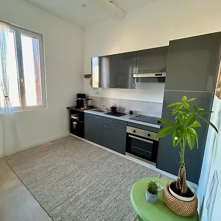 Chic, Charmant Et Lumineux ~ Design 2 Avec Balcon Apartment Sete